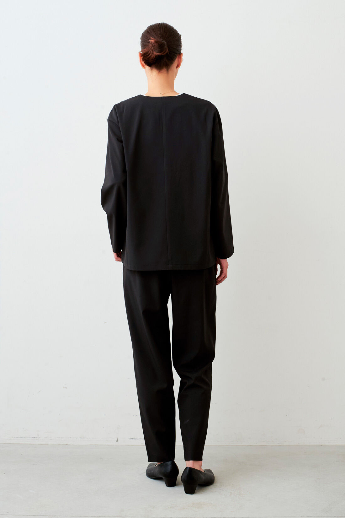 IEDIT|接触冷感 上品 ロゴTシャツ の会のコーディネート
