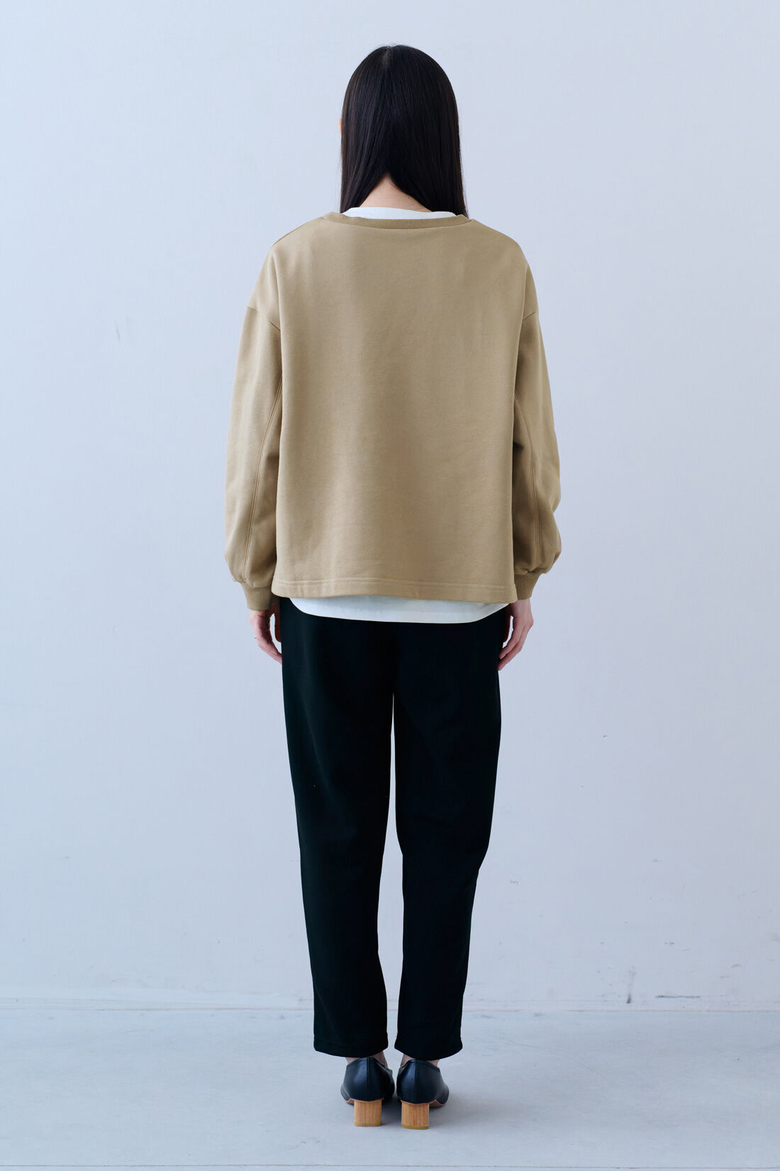 IEDIT|スウエット 白Tシャツ 重ね着 セット 〈ベージュ〉のコーディネート