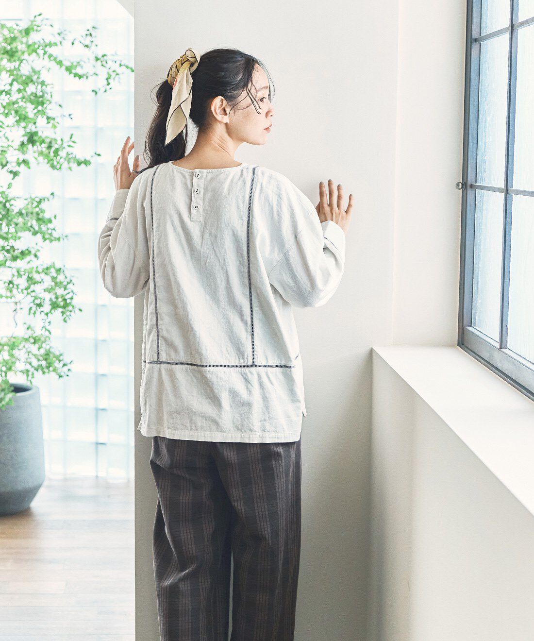 and myera|and myera 梯子レースのトップス〈グレー〉