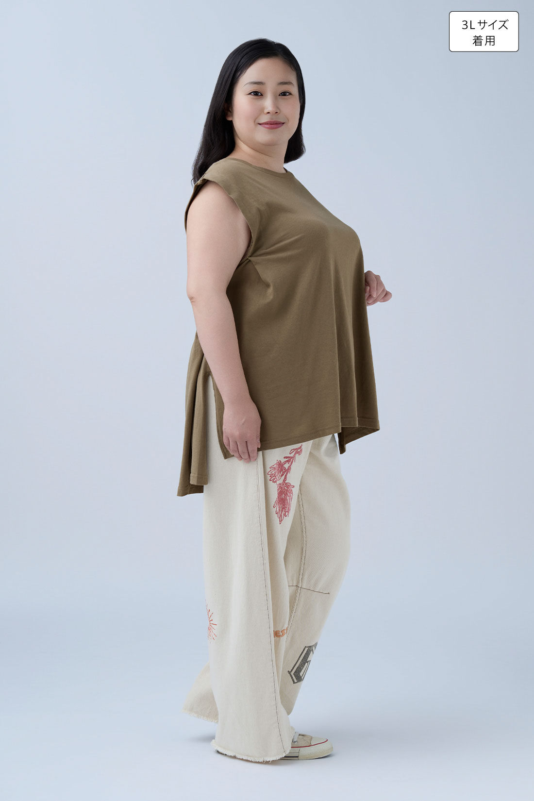 MEDE19F|刺繍とプリント バレルパンツ〈オフホワイト〉のコーディネート|身長：160cm バスト：113cm ウエスト：90cm ヒップ：115cm 太ももまわり：63cm