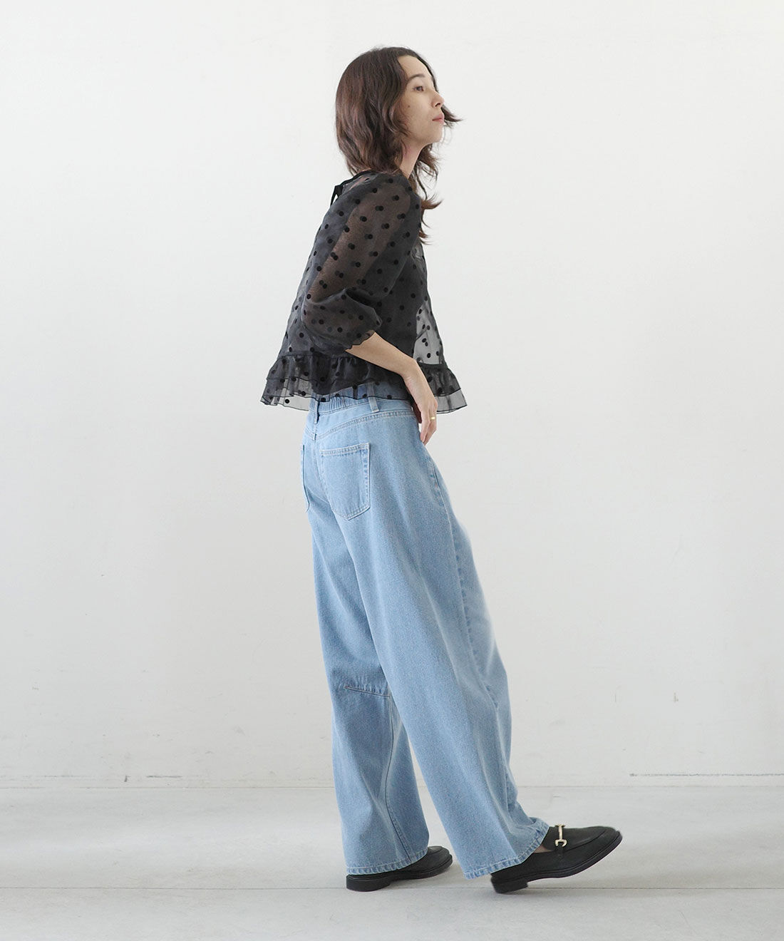 MEDE19F|フロッキードット オーガンジートップス〈ブラック〉のコーディネート|モデル身長： 168cm　Mサイズ着用