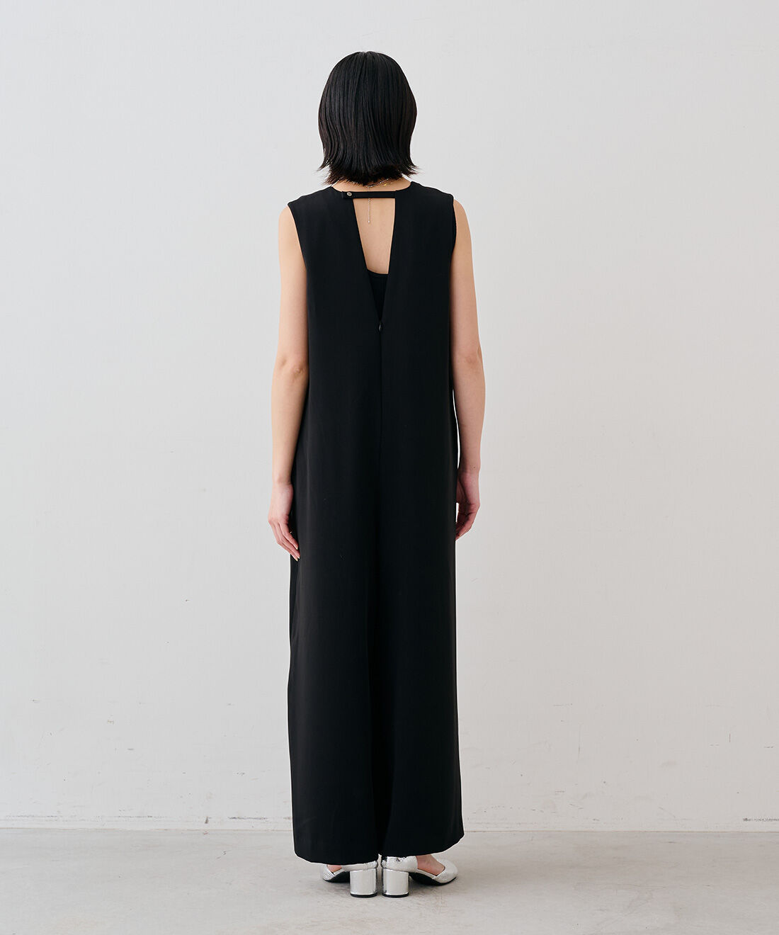 MEDE19F|MEDE19F　タックデザイン ダブルクロスオールインワン〈ブラック〉|モデル身長：163cm　着用サイズ：M