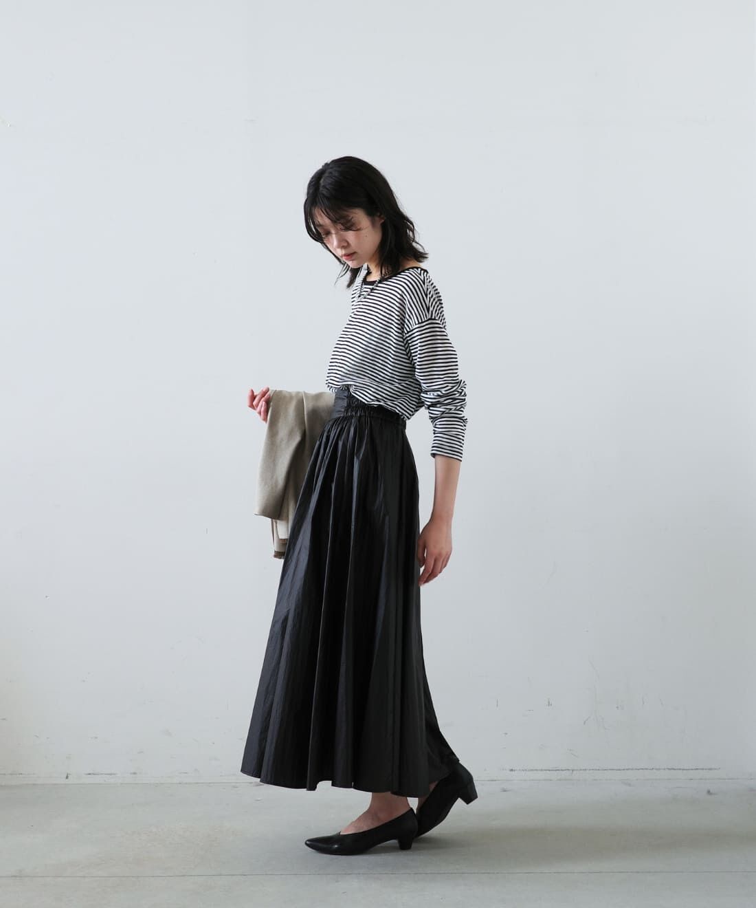 MEDE19F|フリンジ遣いのリラックス ダブルジャケット〈グレージュ〉とシアーボーダーカットソーとシアーボーダーカットソーのコーディネート