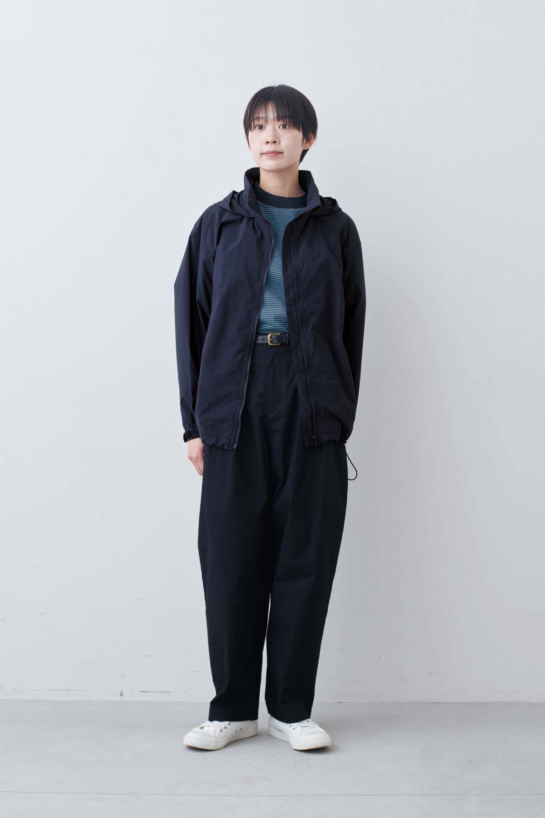 THREE FIFTY STANDARD|軽量 撥水ナイロンパーカー〈ネイビー〉とこだわりボーダーTシャツの会のコーディネート