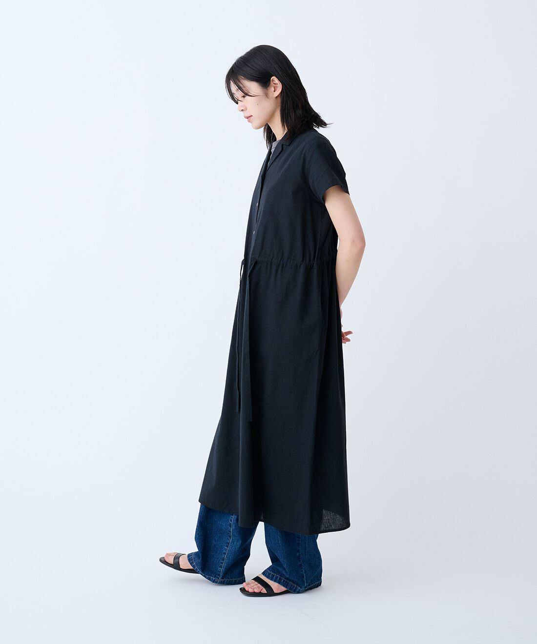 THREE FIFTY STANDARD|やわらかな着ごこちのシルク混タンクトップ　と麻混デニムの5ポケットイージーパンツのコーディネート