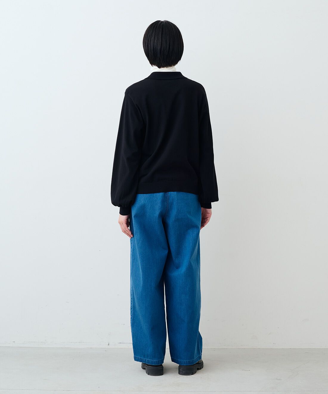 THREE FIFTY STANDARD|コットン100％ポロカラー カーディガン〈ブラック〉とやさしい肌ざわりシルク混 カットソー タートルのコーディネート|モデル身長：163cm 着用サイズ：M