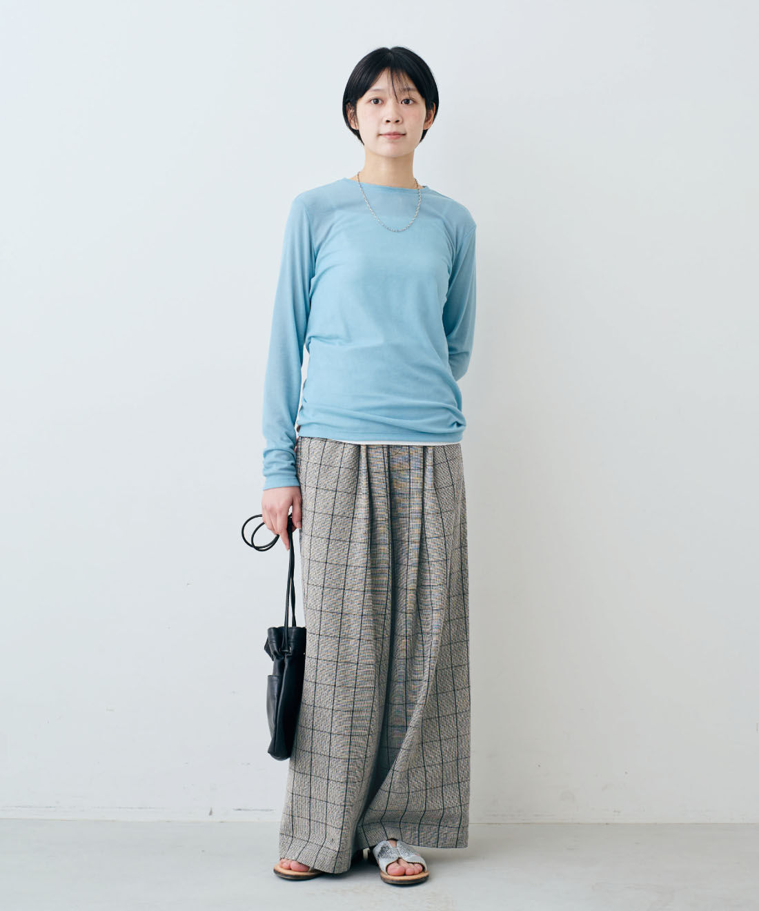THREE FIFTY STANDARD|綿混 ベア天じく ブラキャミソールと綿100％ モノトーンチェック ワイドパンツと日本製 2-WAY チェーン ネックレスのコーディネート