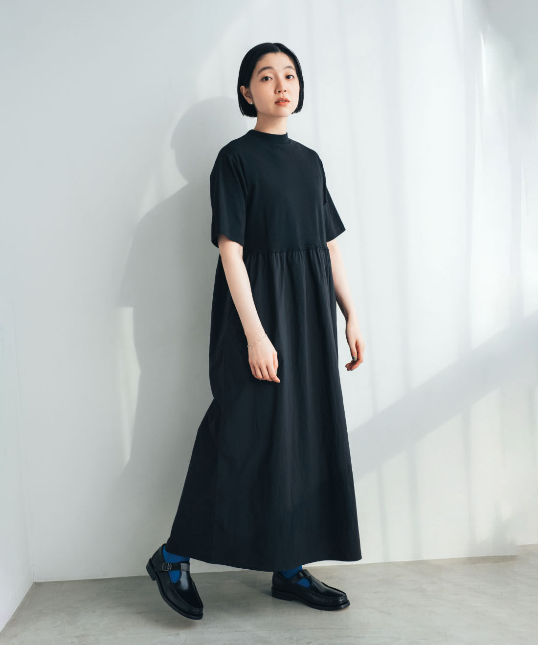 THREE FIFTY STANDARD | ナイロン素材の切り替えワンピース〈ブラック〉