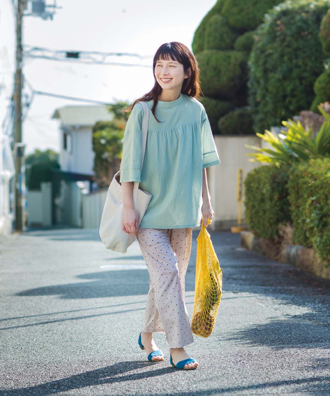 frauglatt|大人にちょうどいい 上品ドット柄らくちんゆるさらパンツ〈吸水速乾/接触冷感〉のコーディネート