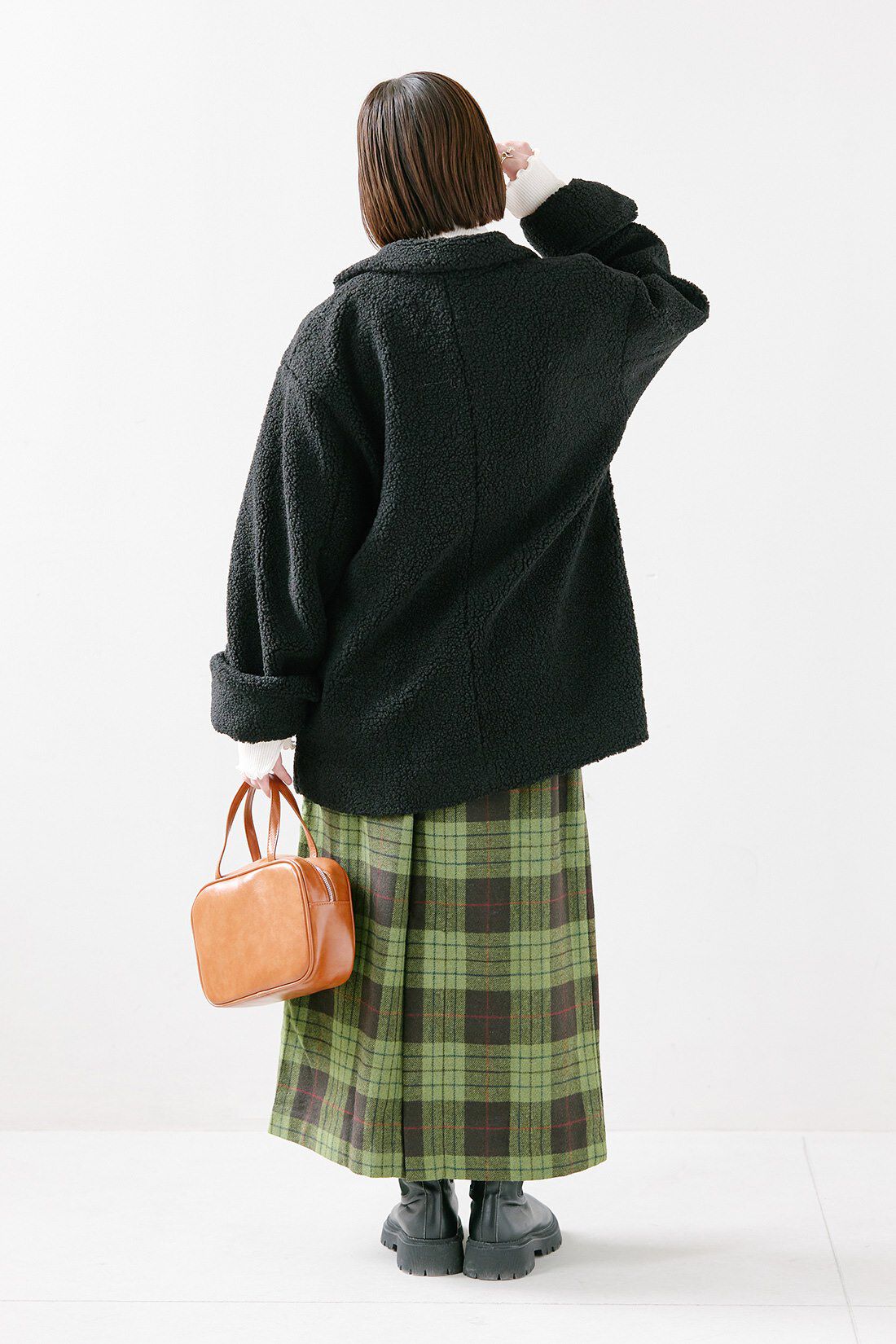 Live in  comfort|メロウで華やぎ　綿混タートルネックリブインのコーディネート|【着用サイズ】ジャケット：S　トップス：S　スカート：MP