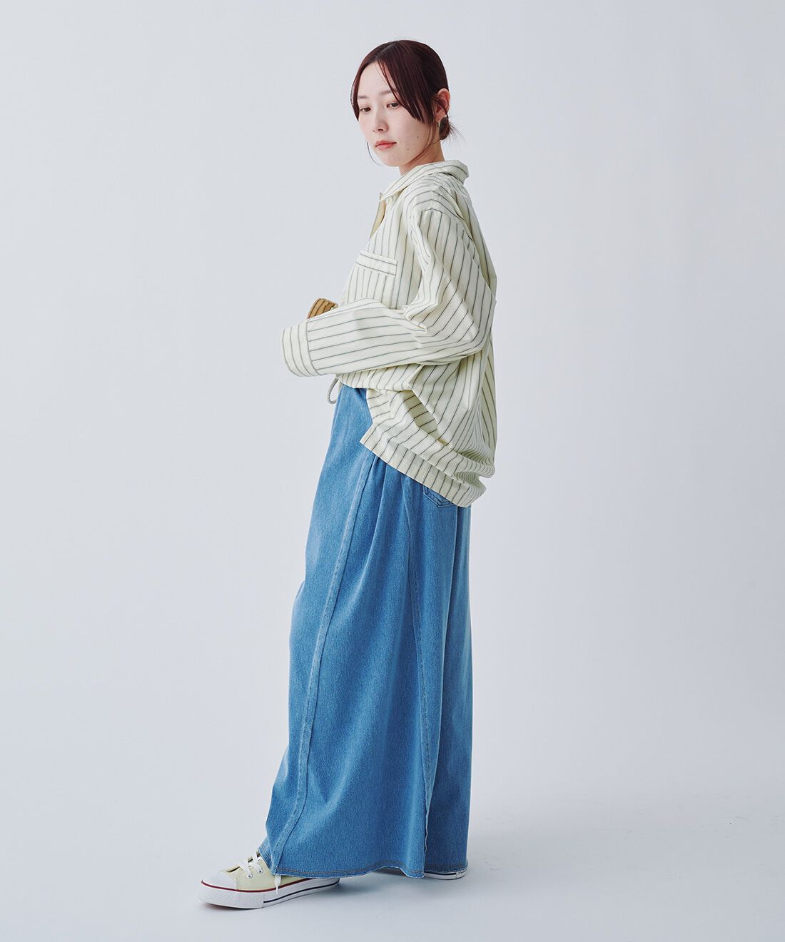 Live in  comfort|ぐい伸びカットソーデニム ワイドパンツ〈ライトブルー〉のコーディネート|【着用サイズ】トップス：M　パンツ：２（MP）