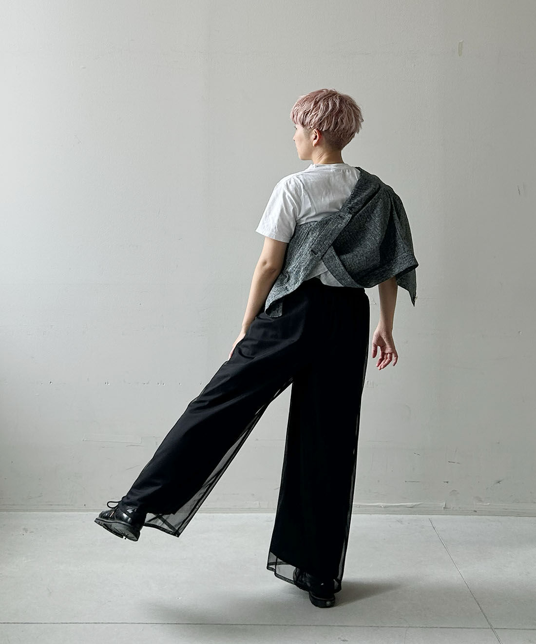 mensha!|ガーゼでドレスアップ! チュールレイヤード ワイドパンツ〈ブラック〉のコーディネート|スタッフ身長：157cm　着用サイズ：M