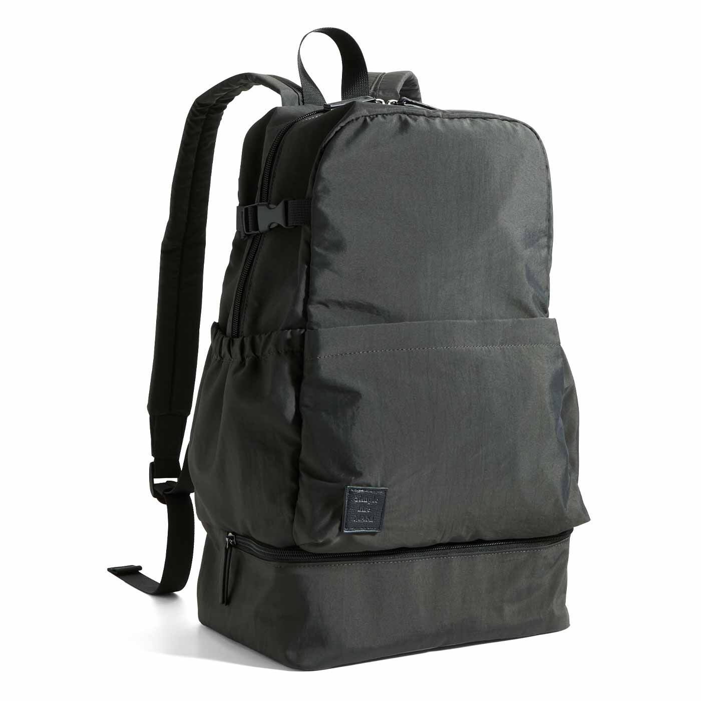 Live in  comfort | シンプルライフ研究家 マキさん 二層構造 買い物用 リュック ブラック チャコール
