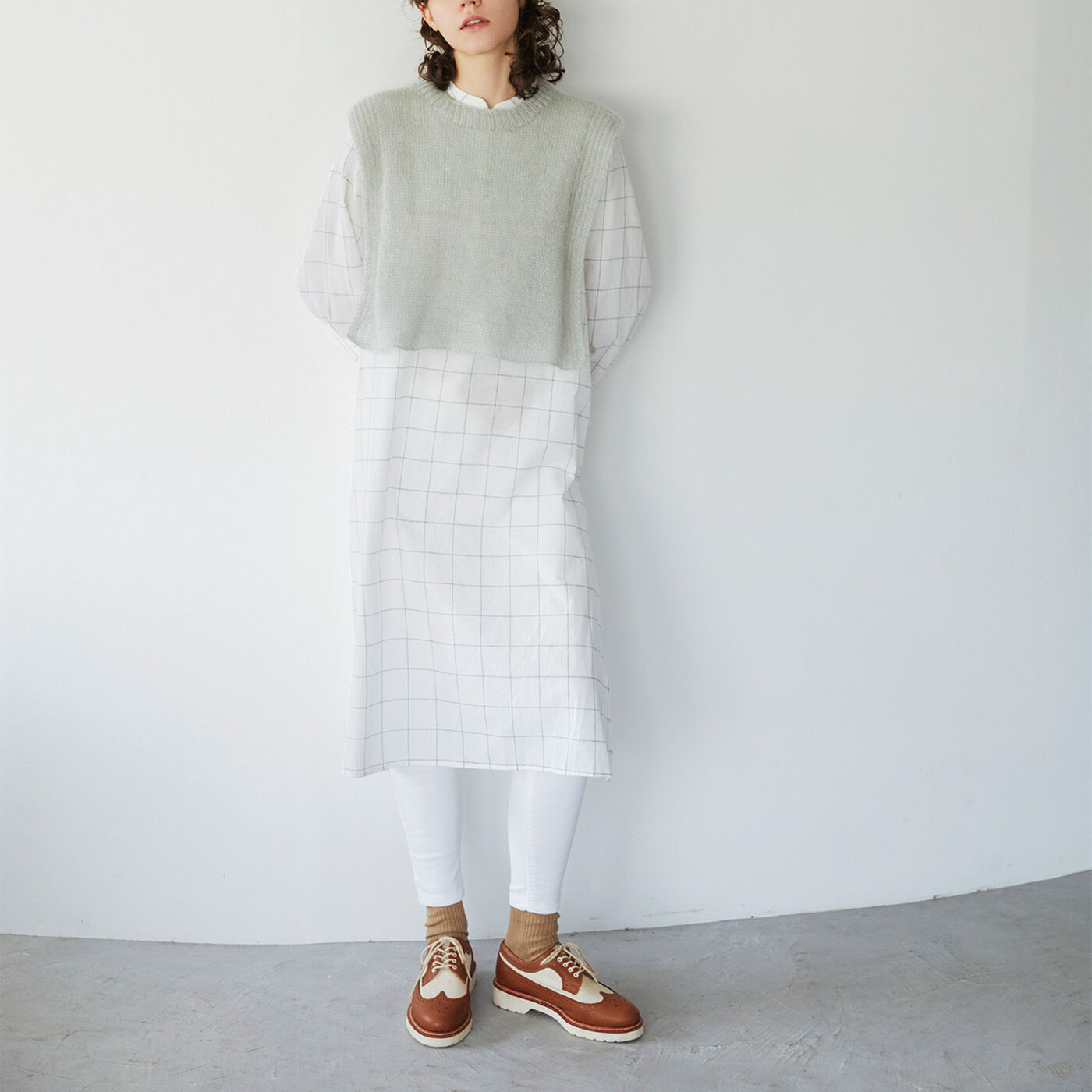 クチュリエ|ROWAN&times;amuhibi はじめてさんの「着るもの」シリーズ シルク混モヘアのサイドオープンベスト〈イエロー/Lサイズ〉|モデル身長：175cm　着用サイズ：L