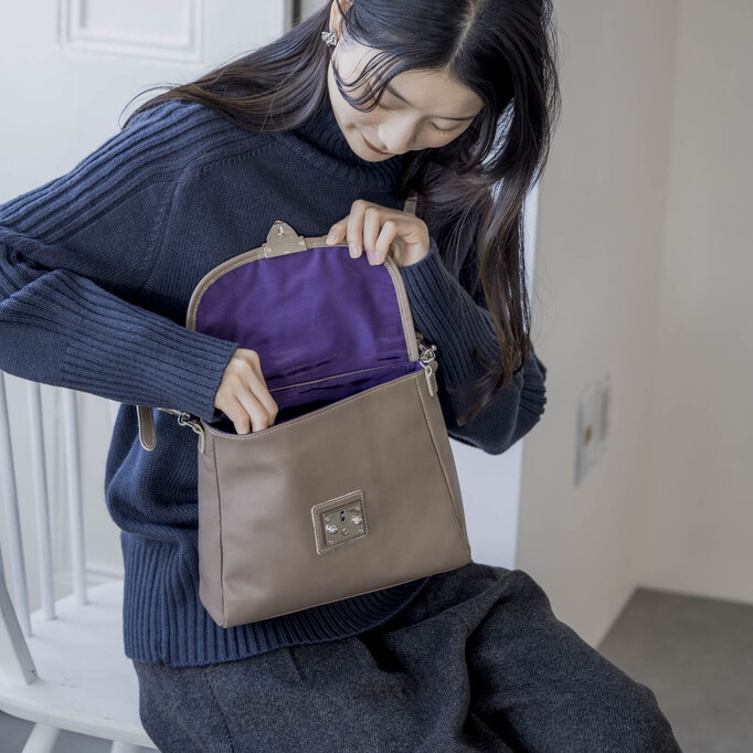 
職人本革のエターナルバッグ〈グレージュ〉
