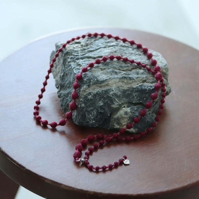 
誕生石カラー刺繍のネックレス
