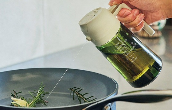 いっしょ買い：油やお酢の量を調整 注ぎもできる　オイルスプレーボトルの会