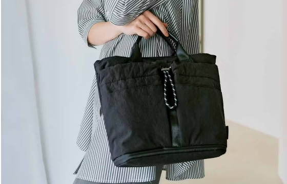 いっしょ買い：オシャレ顔の2-WAYトートバッグ〈ブラック〉